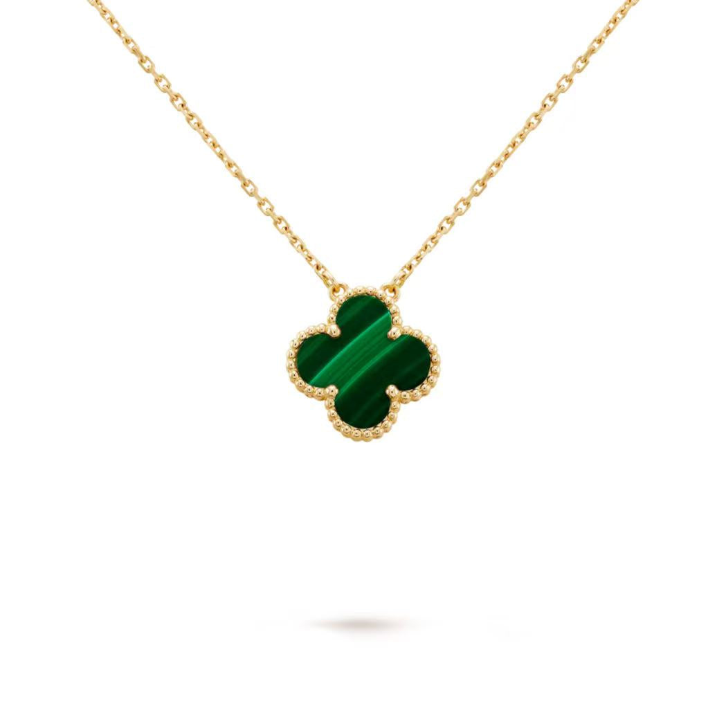 VCA 1 motif necklace
