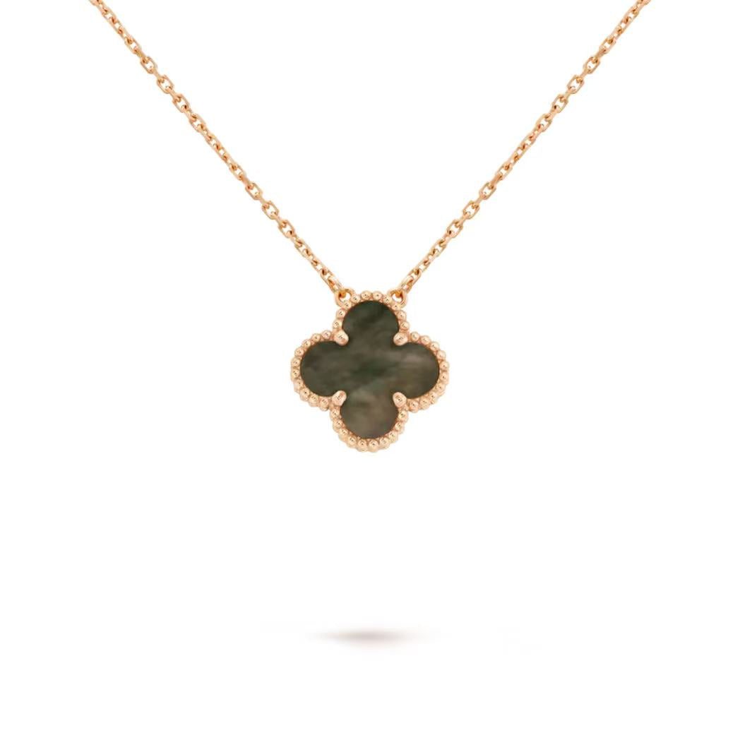 VCA 1 motif necklace