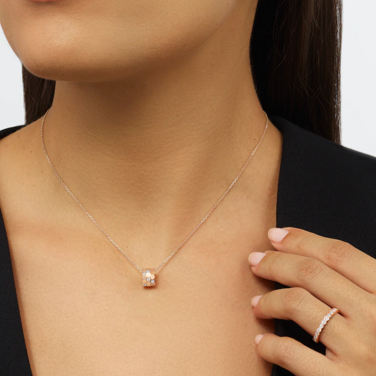 Chaumet bee de with diamonds necklace