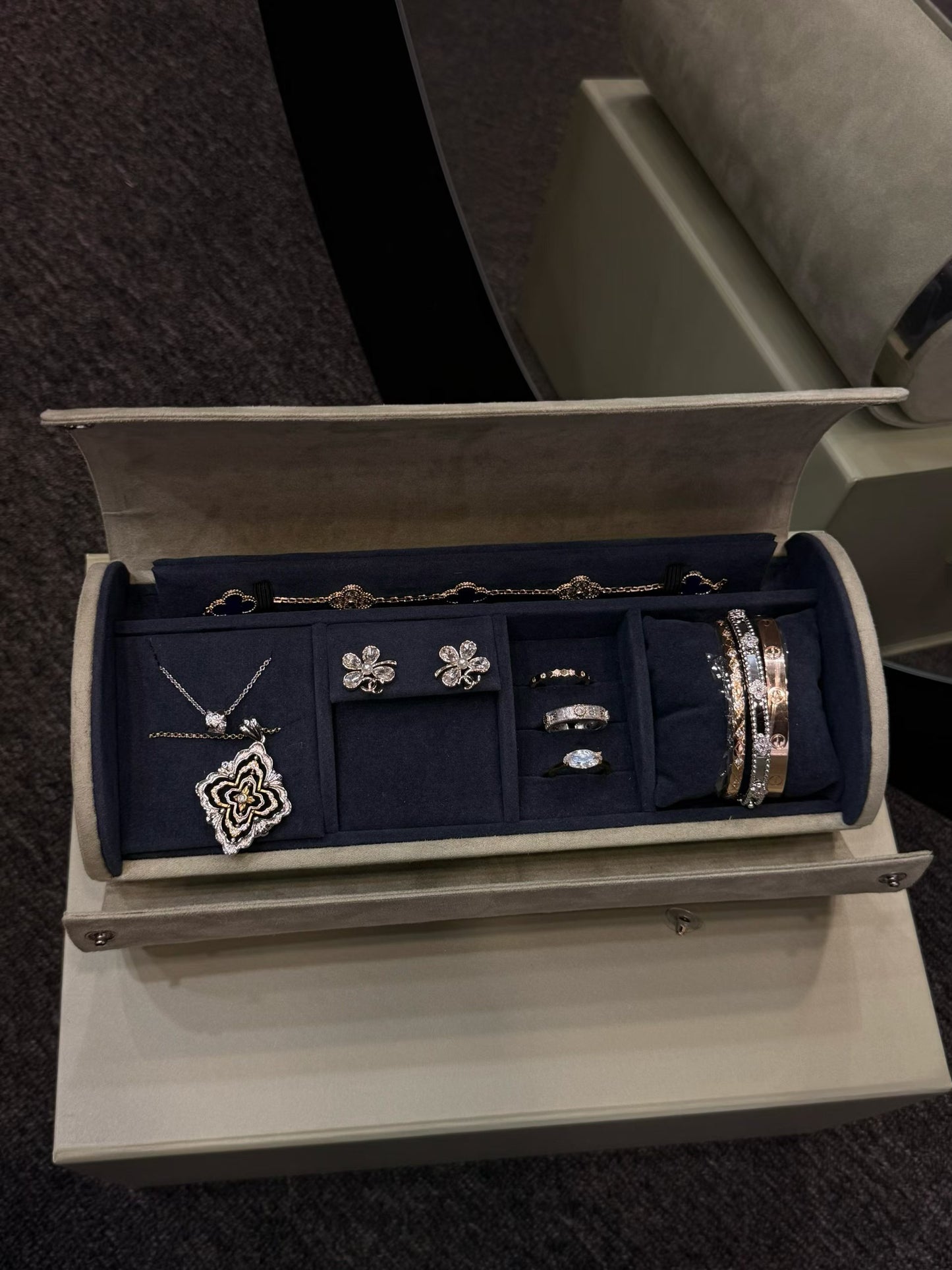 Exclusive Van Jewelry Box Set