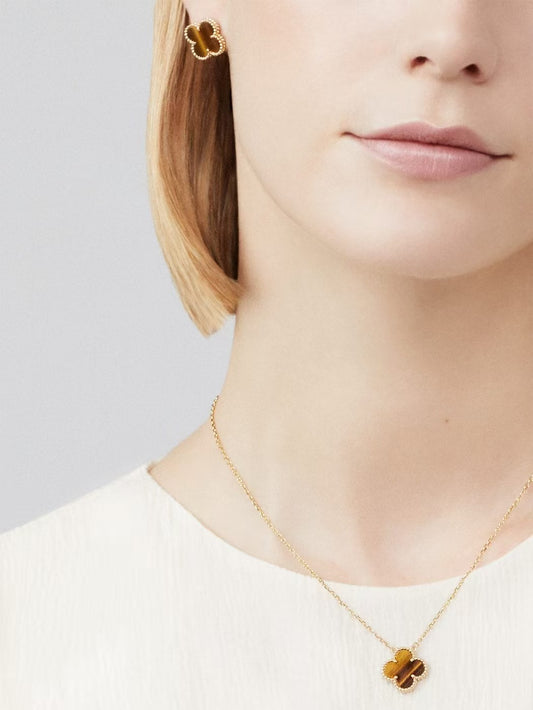 VCA 1 motif necklace