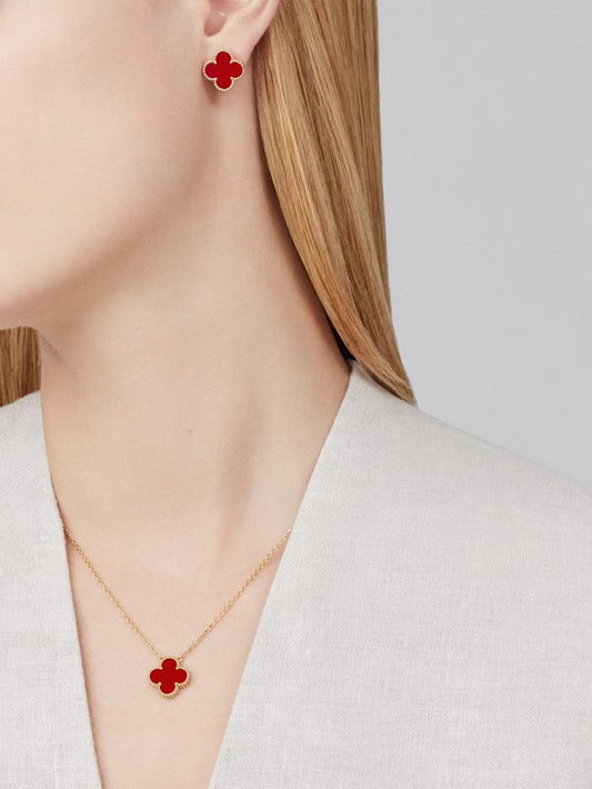 VCA 1 motif necklace